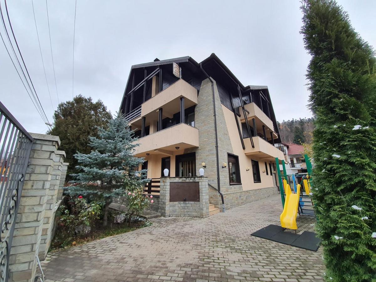 Pensiunea Public House Busteni Luaran gambar