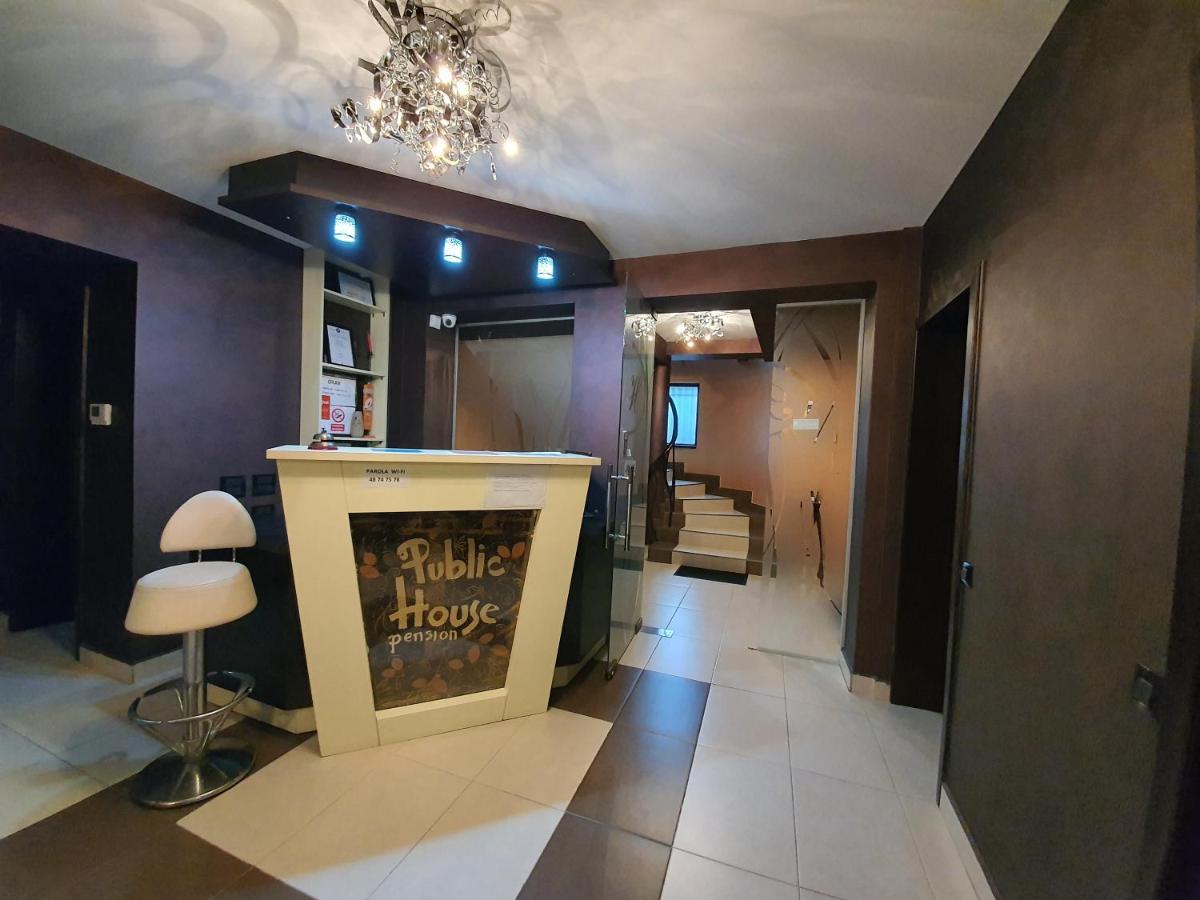 Pensiunea Public House Busteni Luaran gambar