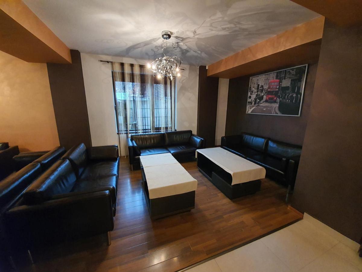 Pensiunea Public House Busteni Luaran gambar