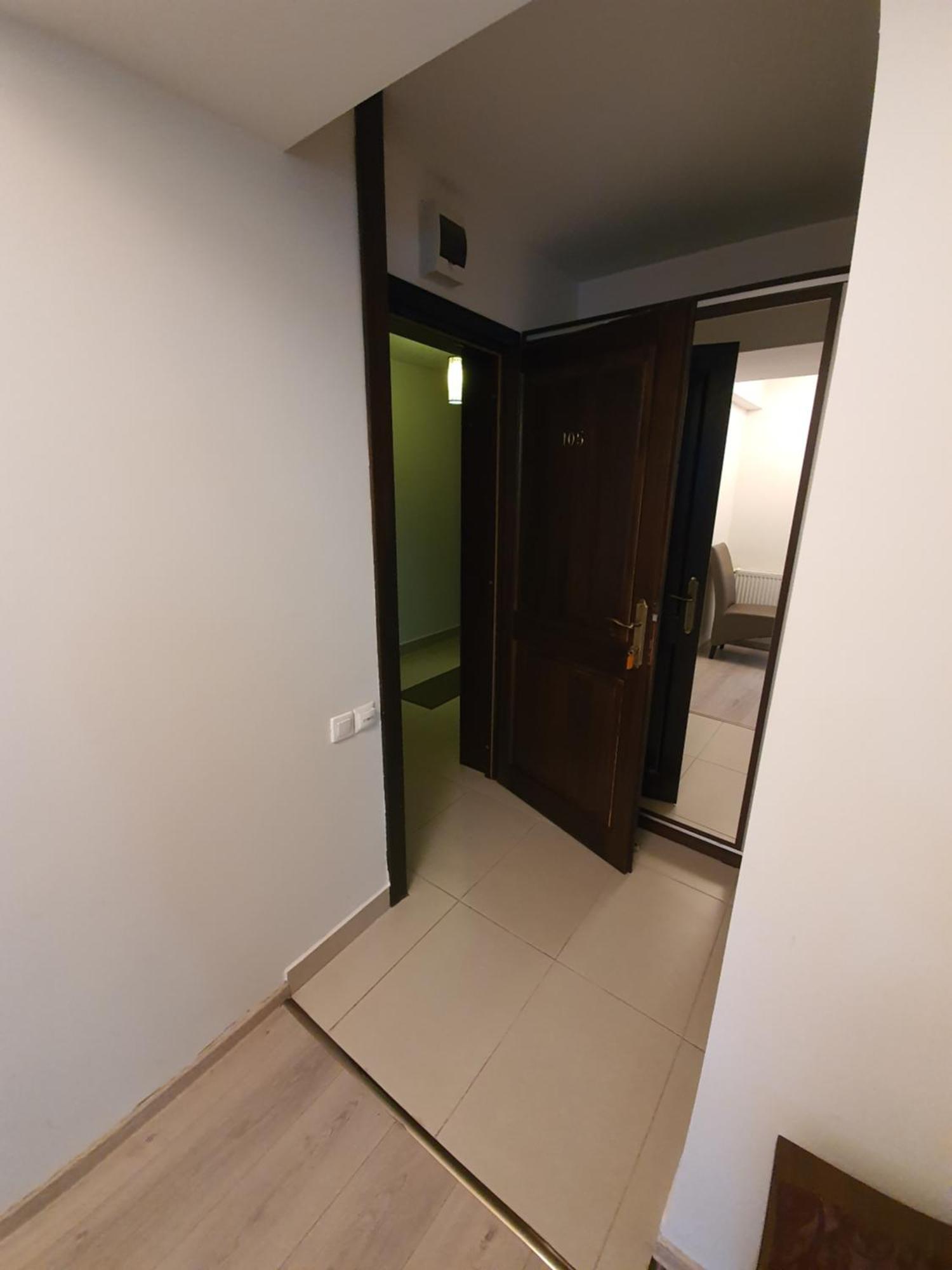 Pensiunea Public House Busteni Bilik gambar